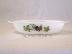 Divided opal pie dish with berry pattern (Sarna)